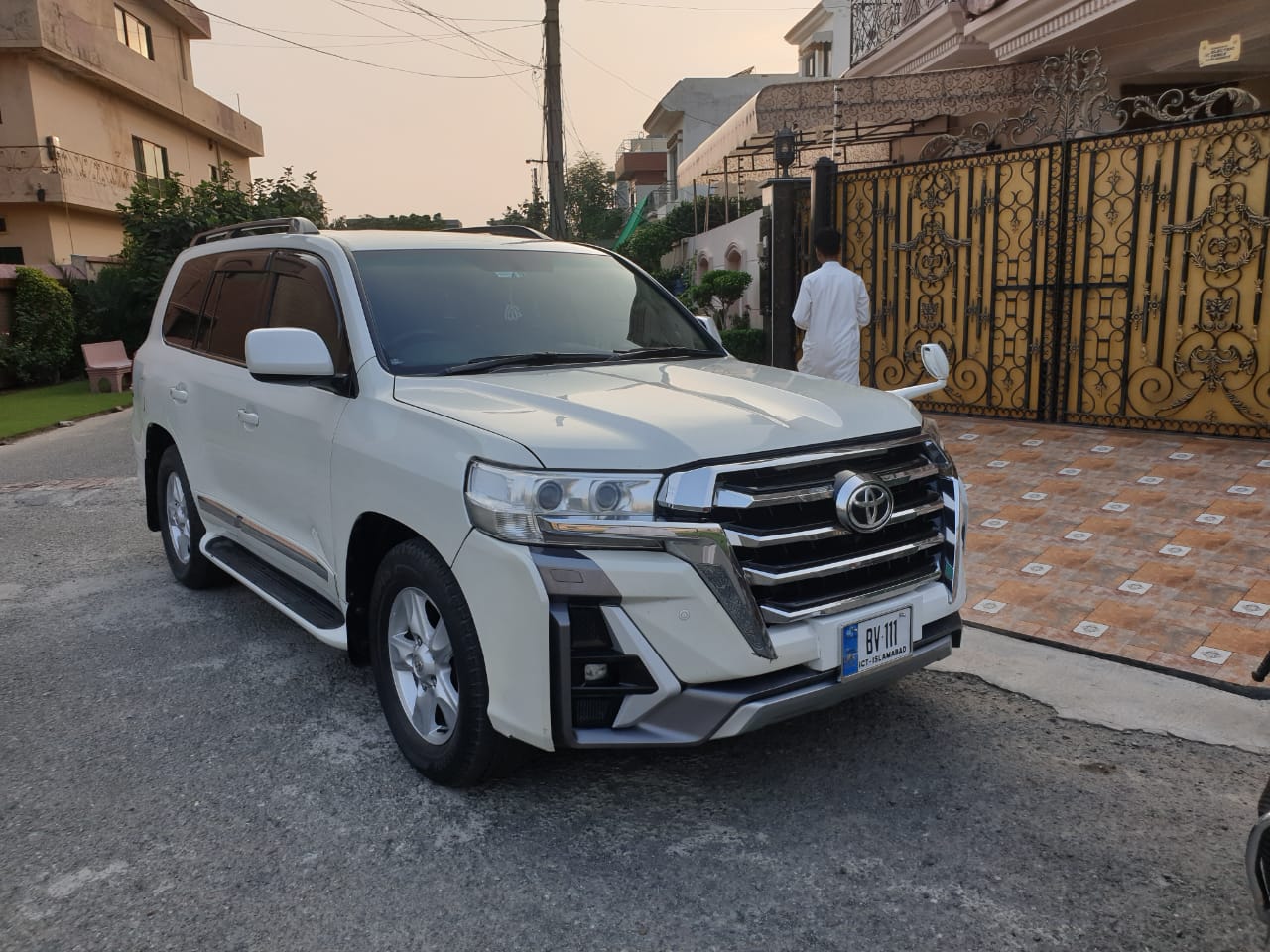 V8 Landcruiser Rent a Car Islamabad 